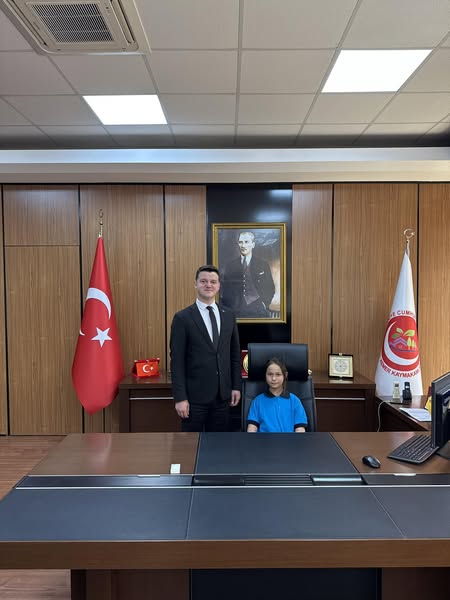 23 Nisan Ulusal Egemenlik ve Çocuk Bayramı Nedeniyle Öğrencilerimiz Kaymakamımız Sayın İbrahim CESUR'u Ziyarette Bulundu