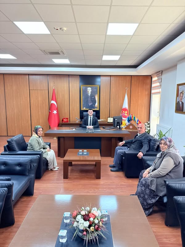 Kemer İlçe MHP Başkanı Sadık YİĞİT ve Kemer İlçe MHP Kadın Kolları Başkanı Gülseren MEN, Kaymakamımız Sayın İbrahim CESUR'u Ziyarette Bulundu.