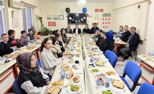 Kaymakamımız Sayın İbrahim CESUR, Kemer İlçe Müftülüğünün Düzenlemiş Olduğu İftar Yemeğine Katıldı.